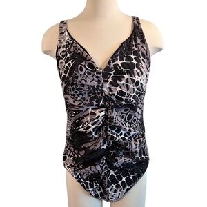 AQUA GREEN Women’s One piece Swimsuit Size XL